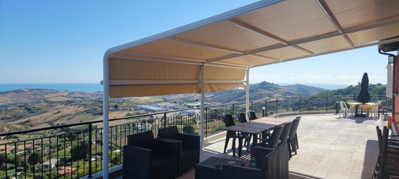 La Terrazza Motta Panzió Atri Kültér fotó