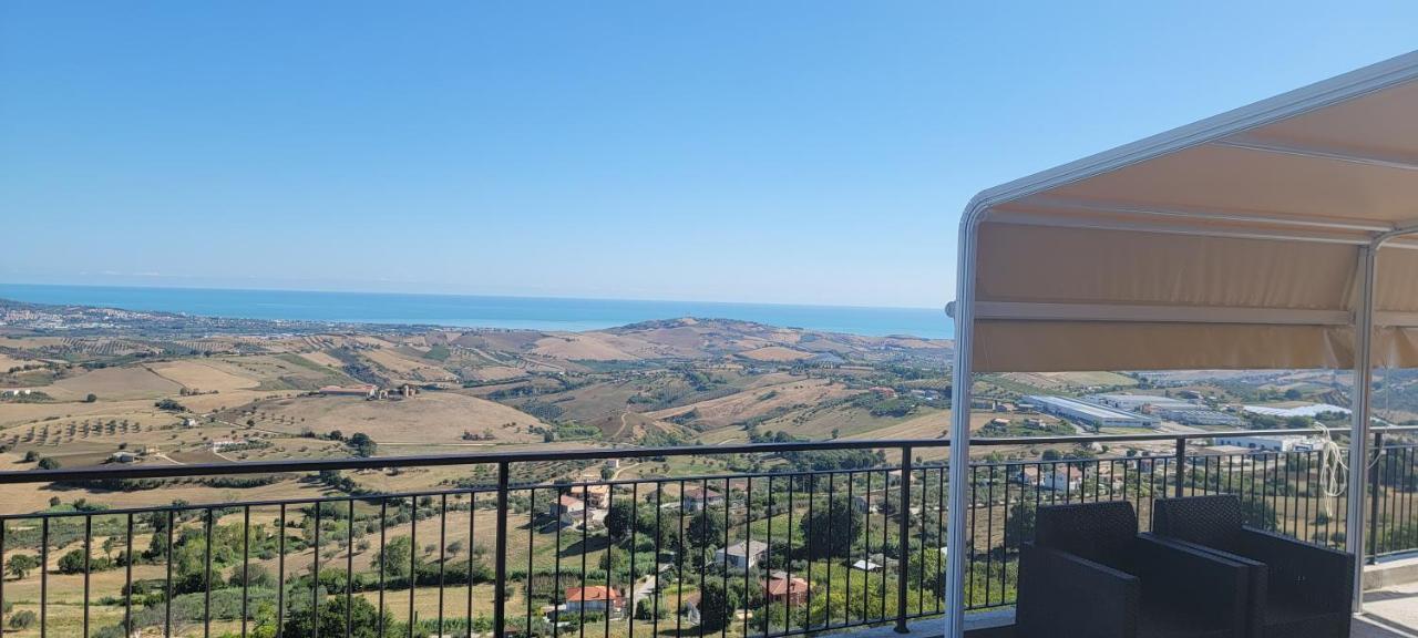 La Terrazza Motta Panzió Atri Kültér fotó