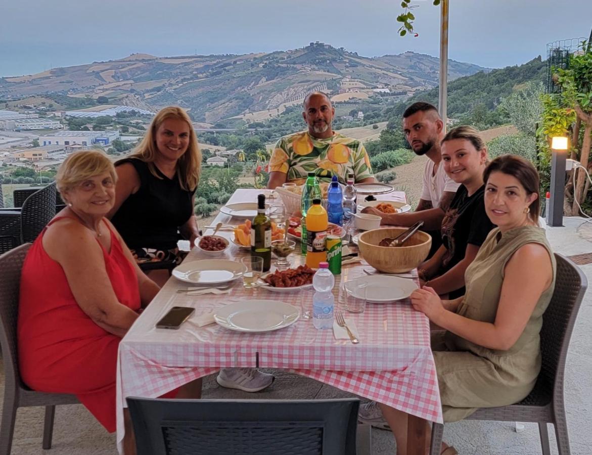 La Terrazza Motta Panzió Atri Kültér fotó
