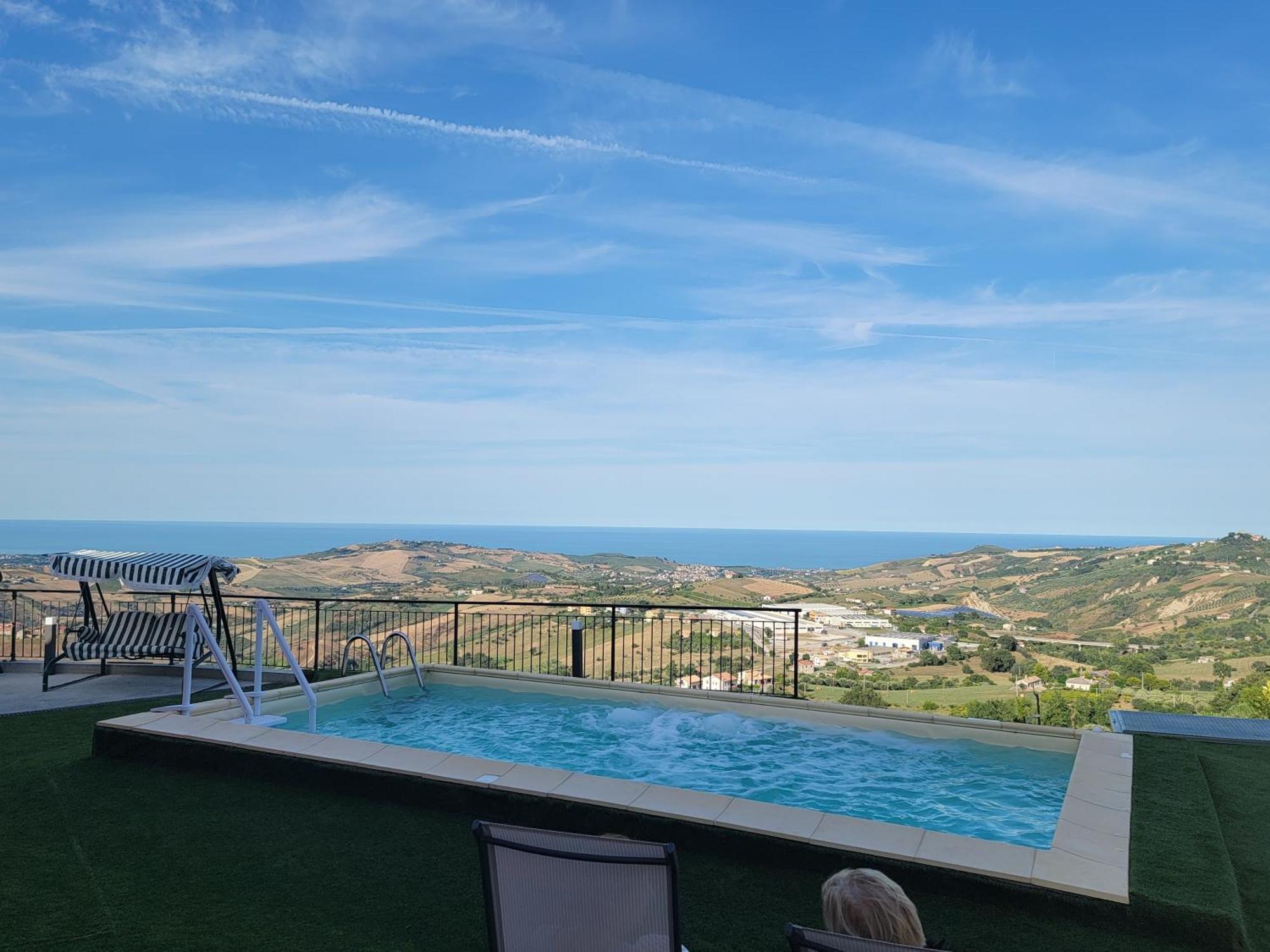 La Terrazza Motta Panzió Atri Kültér fotó
