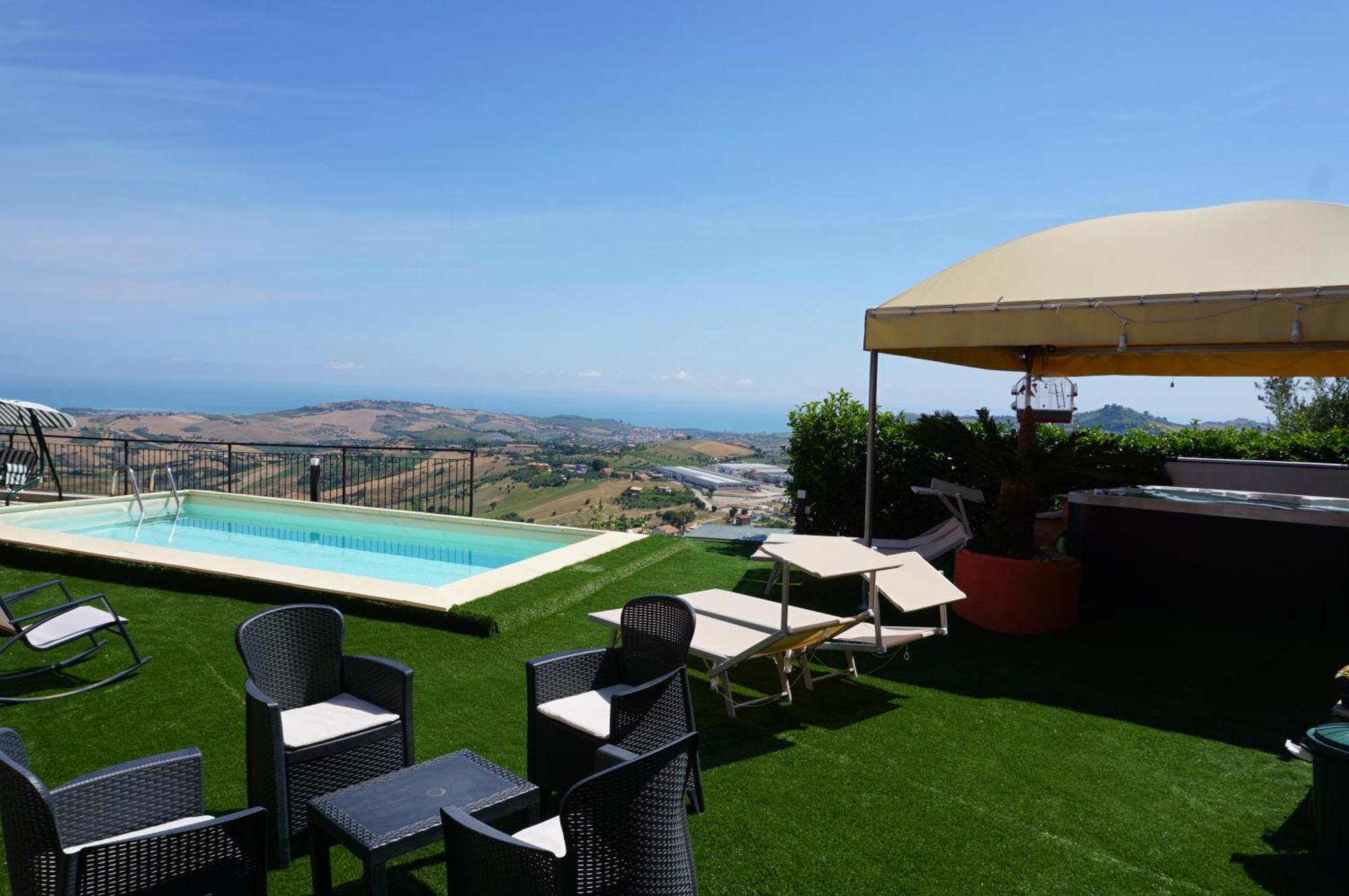 La Terrazza Motta Panzió Atri Kültér fotó