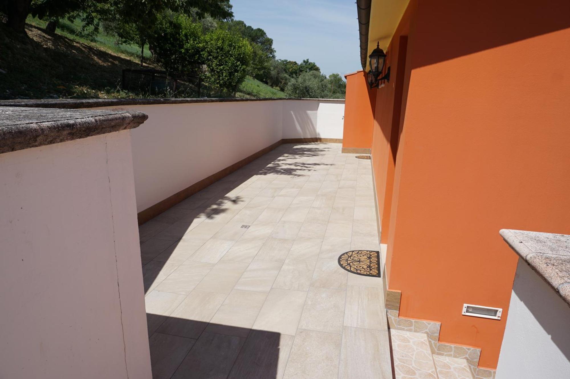 La Terrazza Motta Panzió Atri Kültér fotó