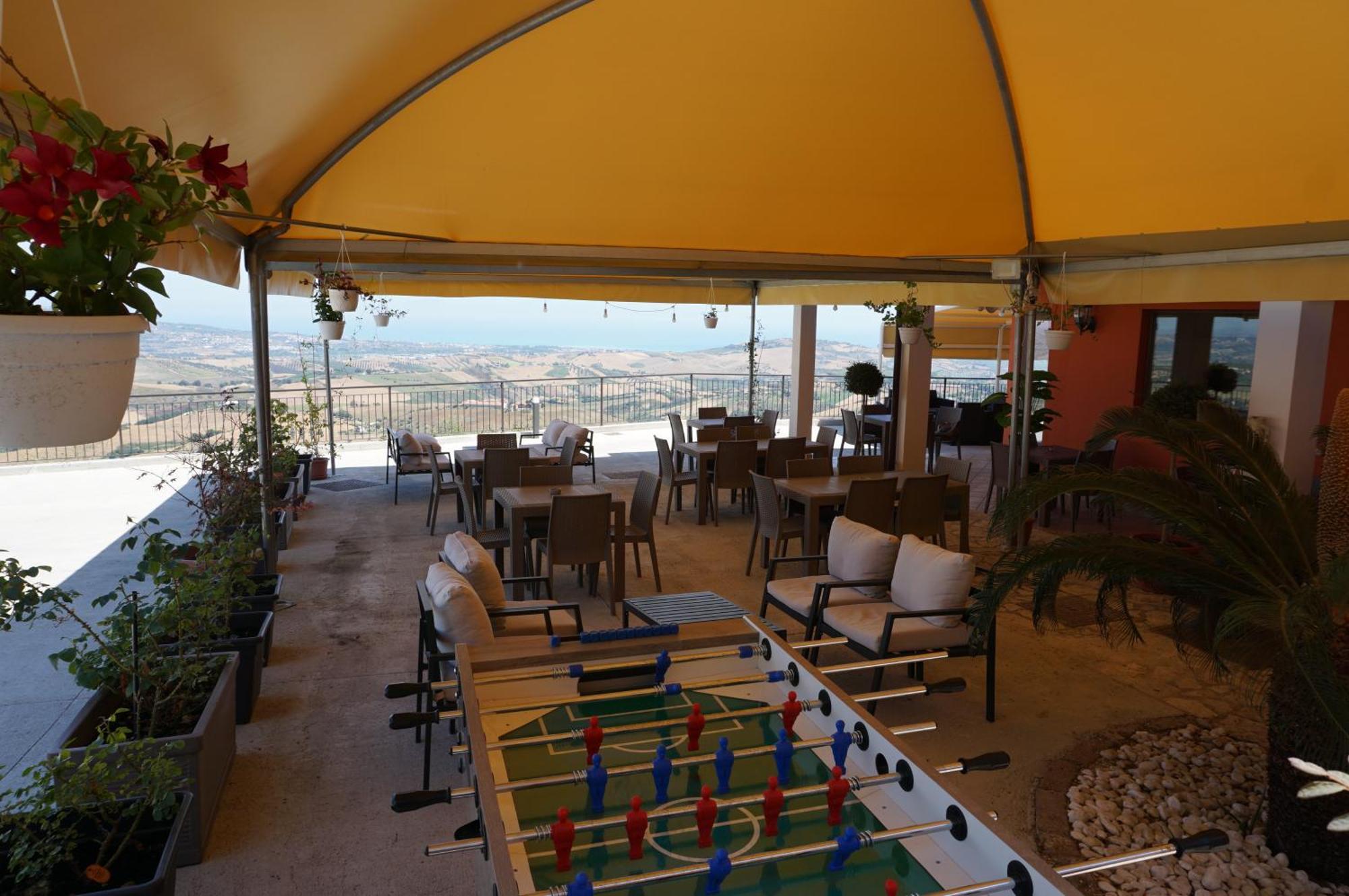 La Terrazza Motta Panzió Atri Kültér fotó