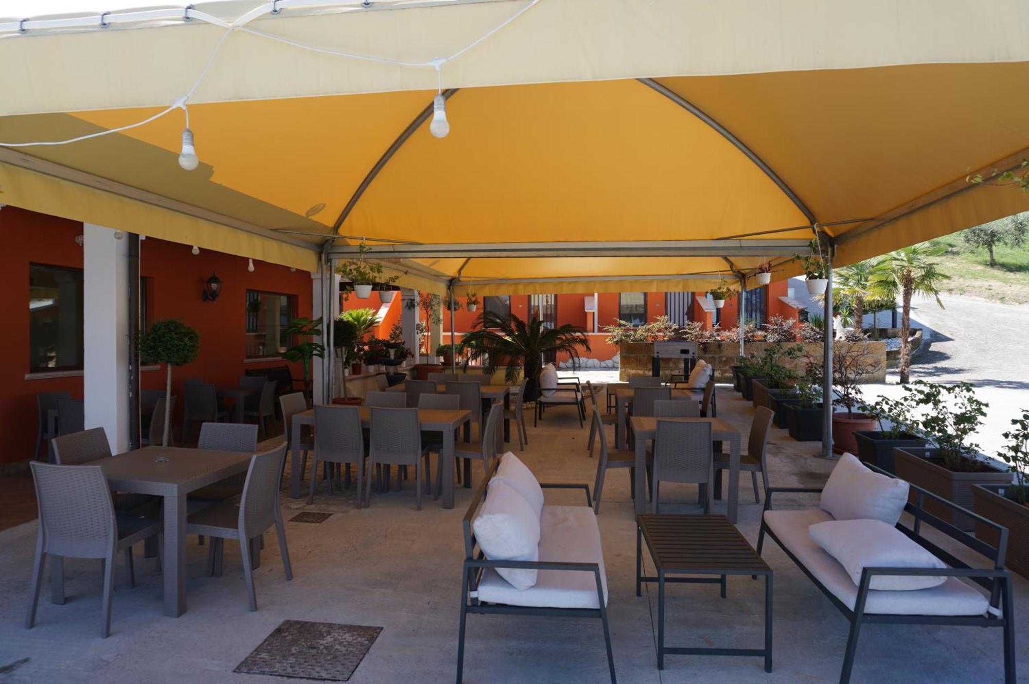 La Terrazza Motta Panzió Atri Kültér fotó