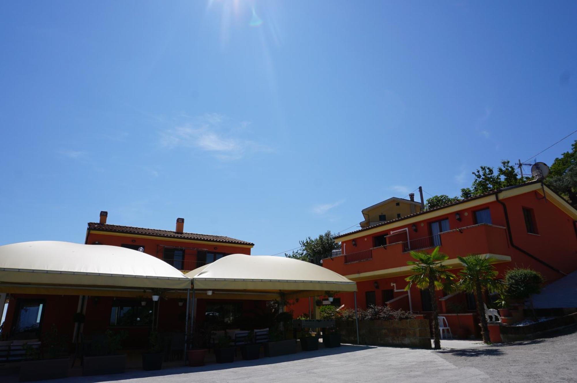 La Terrazza Motta Panzió Atri Kültér fotó