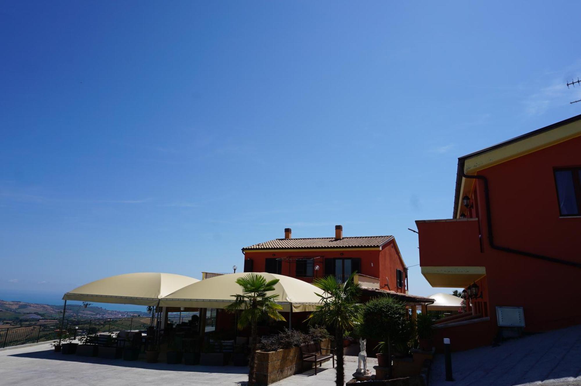 La Terrazza Motta Panzió Atri Kültér fotó