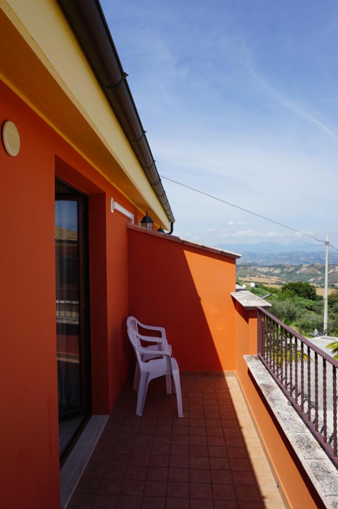 La Terrazza Motta Panzió Atri Kültér fotó