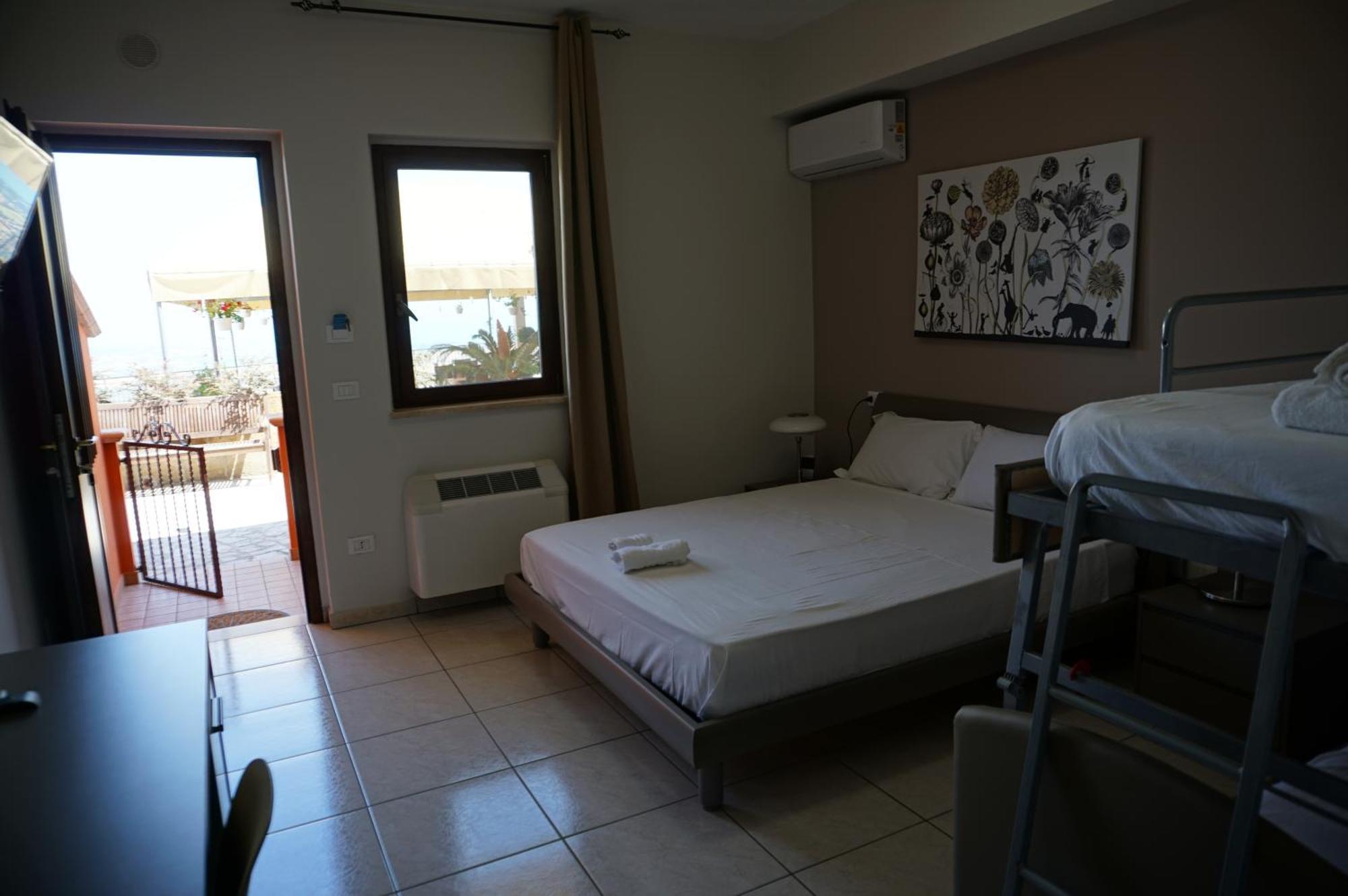 La Terrazza Motta Panzió Atri Kültér fotó