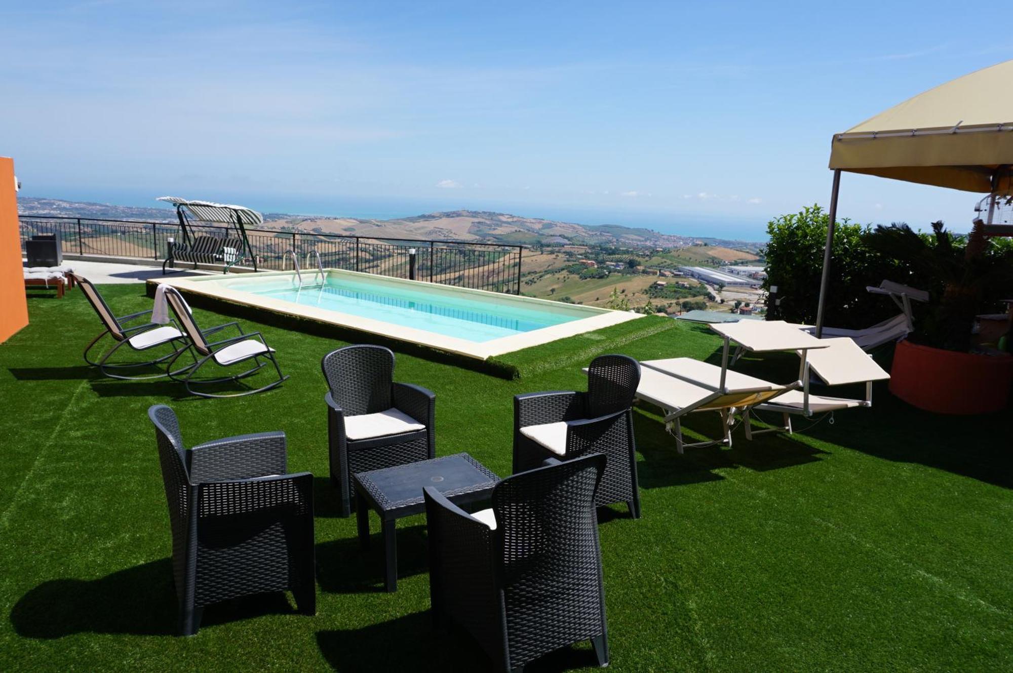 La Terrazza Motta Panzió Atri Kültér fotó